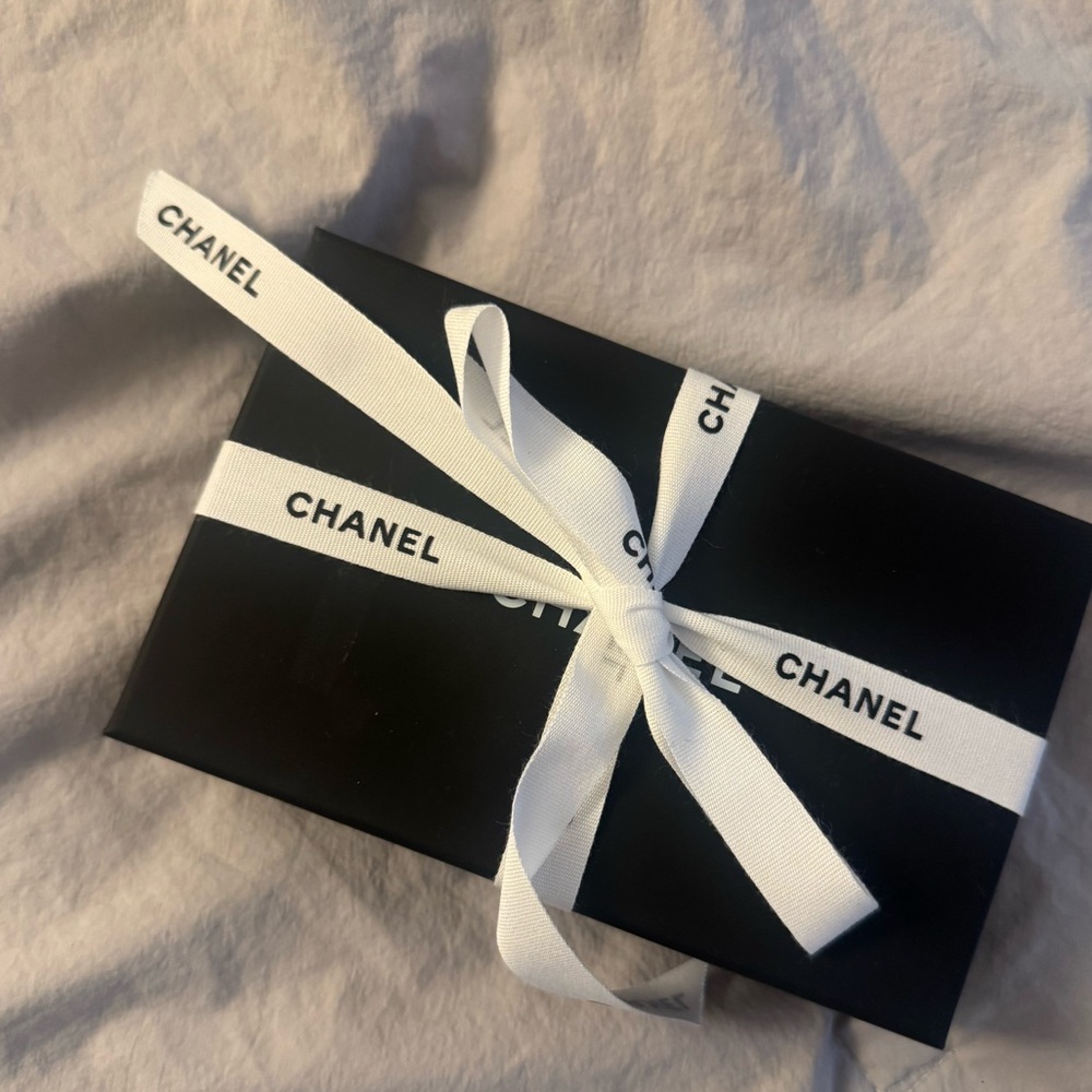 CHANEL CAVIAR QUILTED CARD HOLDER WHITE NWT - Picture 2 of 6